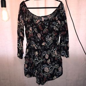 Off the shoulder black patterned romper XXL